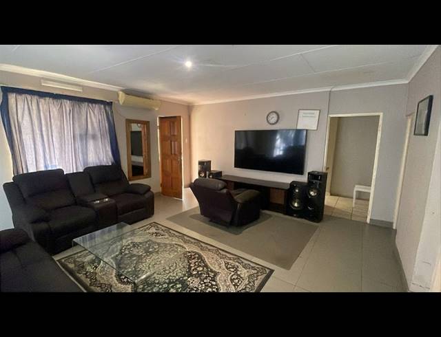 21 BEDROOM GUEST HOUSE FOR SALE IN THREE RIVERS